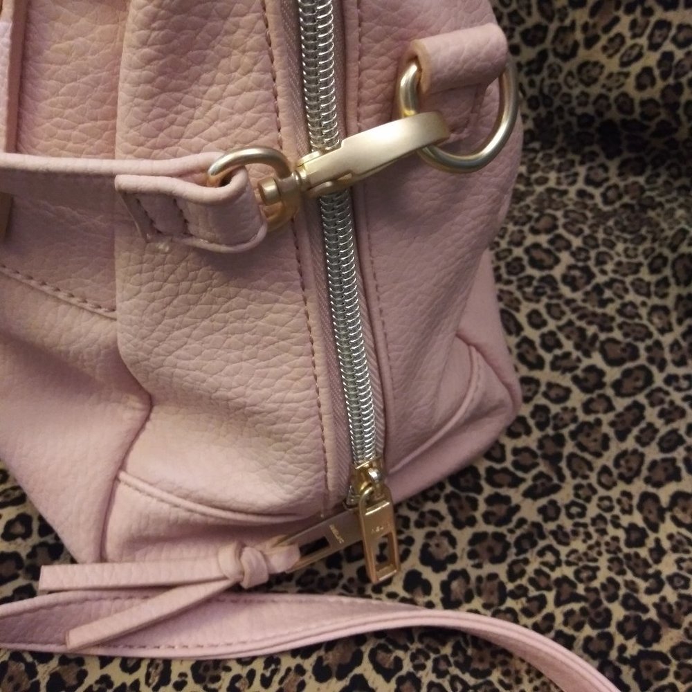 1546 Relic Pink Leather Shoulder Bag - Picture 3 of 7